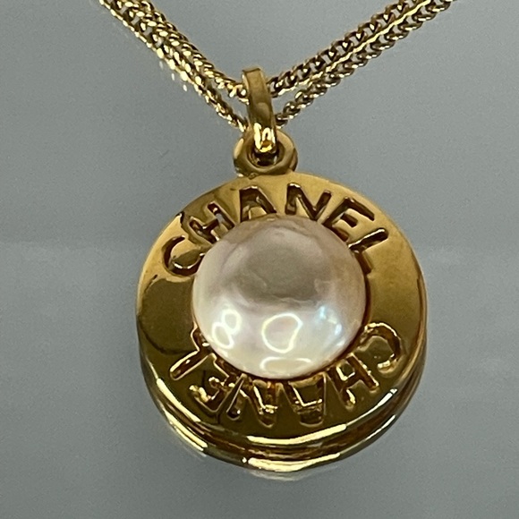CHANEL Logo Pearl Round Gold Tone Pendant Necklace - Picture 3 of 12